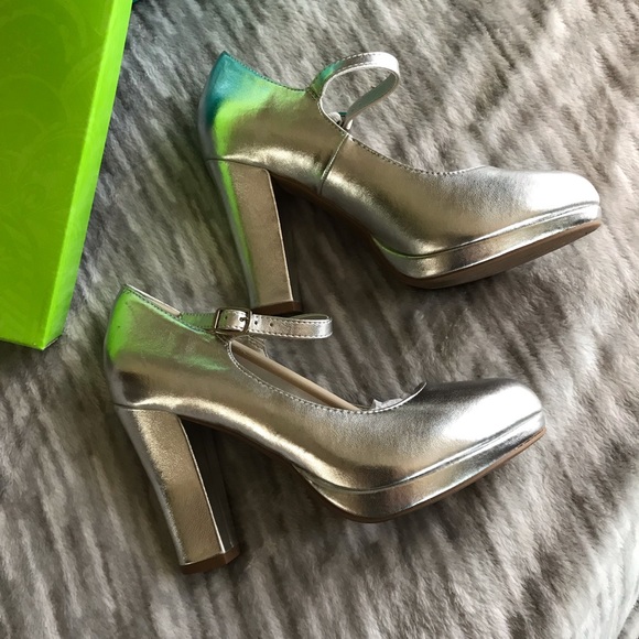 AYDEN Silver Metallic Block Heels With Strap & box - Picture 4 of 8